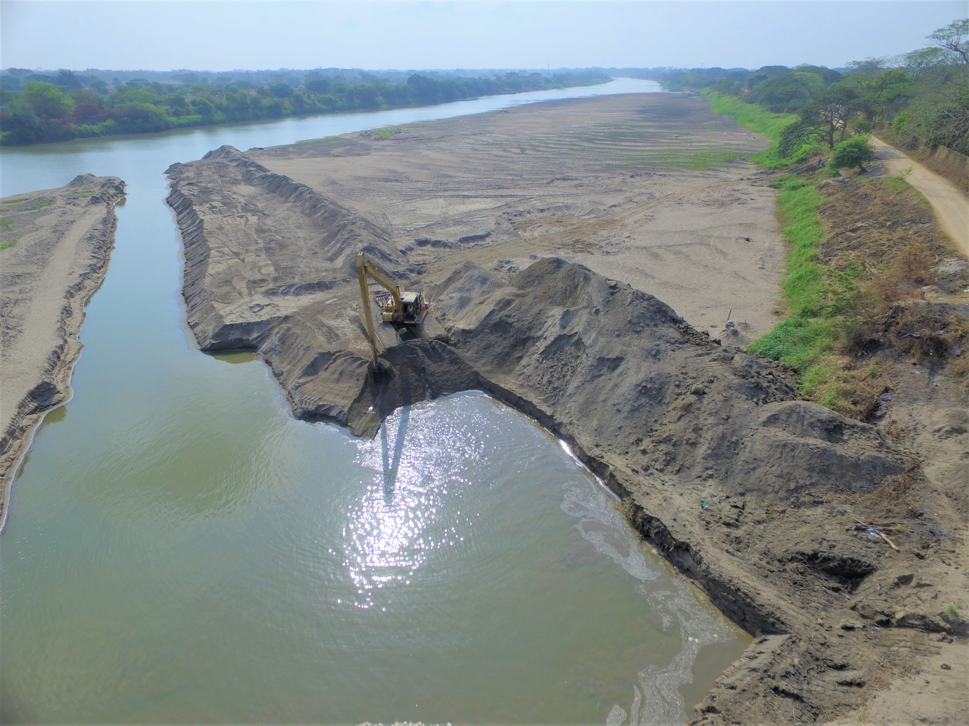 Dragado de los sedimentos arrastrados por el rio Magdalena 6
